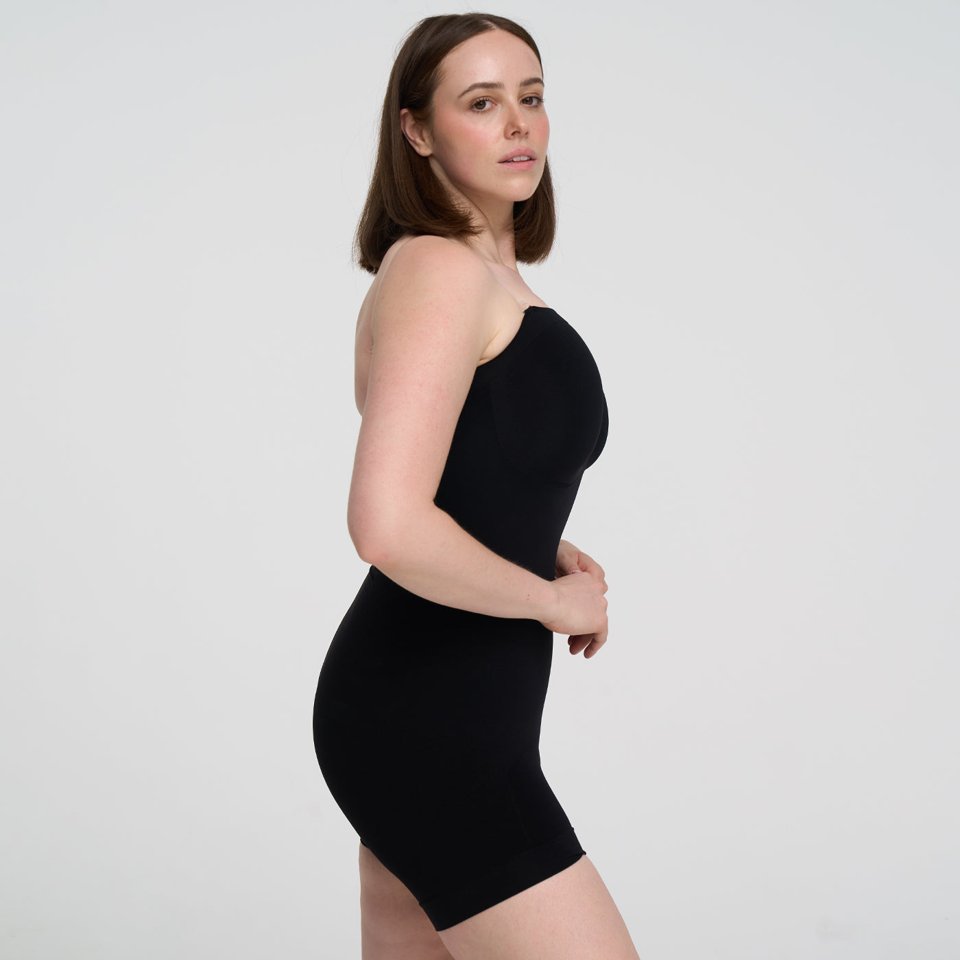 Axelbandslös bodysuit med shorts